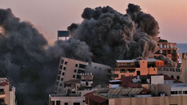 “حكومة غزة”: الاحتلال قصف القطاع بـ65 ألف طن من المتفجرات