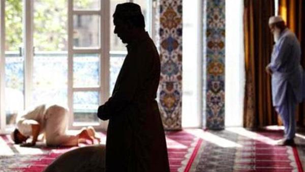 هل تقبل صلاة الجمعة فى البيت بسبب المطر الشديد؟ ..  الإفتاء ترد