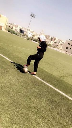 قصةَ نجاحِ لاعبةٍ ناشئةٍ