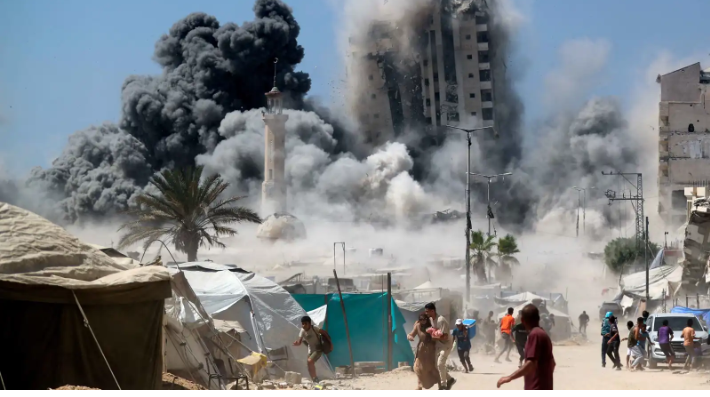 وزير الجيش الإسرائيلي يتباهى بتدمير أبراج غزة وإرهاب وتشريد مئات العائلات