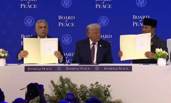 الرئيس الإندونيسي يلوّح بالانسحاب من مجلس ترامب للسلام