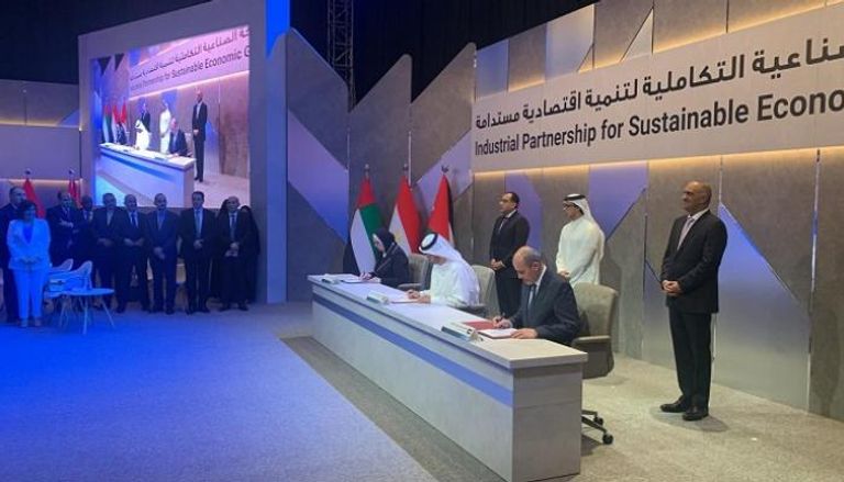 وزير الصناعة والتجارة: مبادرة الشراكة الأردنية المصرية الإماراتية تؤسس لتعاون غير مسبوق  ..  تفاصيل 