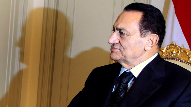 بالفيديو  ..  مبارك سيدفن إلى جوار شخص عزيز عليه  ..  تفاصيل
