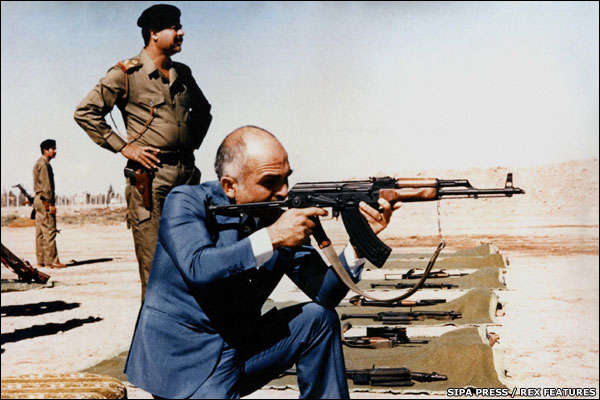 كيف حضر صدام حسين جنازة صديقه المقرب الملك حسين بن طلال ؟   