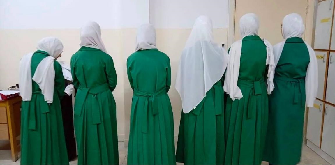 جدل بعد حذف صور مبادرة "كاللؤلؤ المكنون" للزي الشرعي في مدرسة بجرش