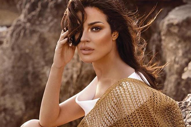 صورة نادين نسيب نجيم بالحجاب من مسلسل 2020 تحير الجمهور
