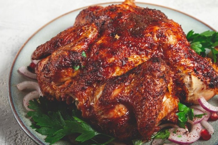 الدجاج بالتتبيلة التركية الحمراء