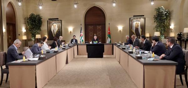 الملك: تسهيل إجراءات الاستثمار في العقبة