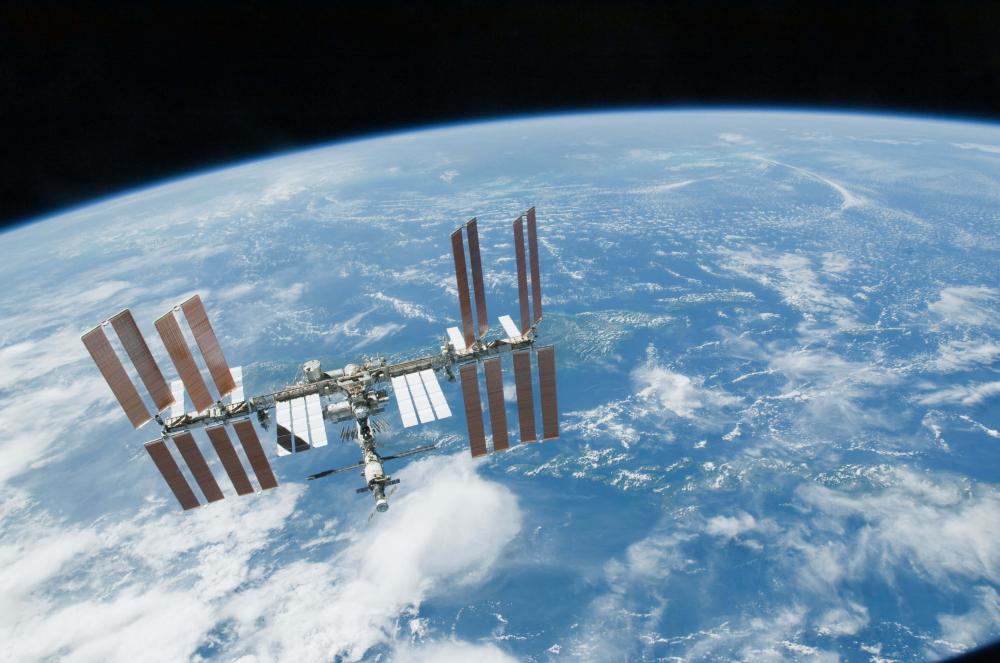 بالفيديو  ..  مركبة سبايس أكس المأهولة تنفصل عن محطة الفضاء الدولية 