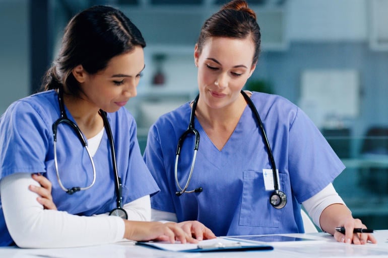 مطلوب ممرضة للعمل في عيادة طب عام