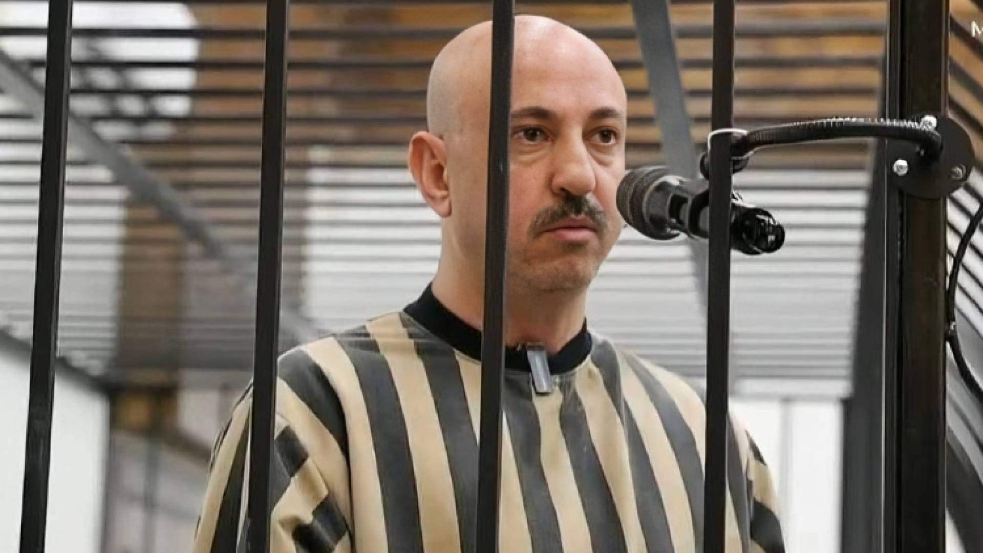 في جلسة علنية ..  ابن عم بشار الأسد يمثل أمام محكمة جنايات دمشق وينفي تهم الميليشيات