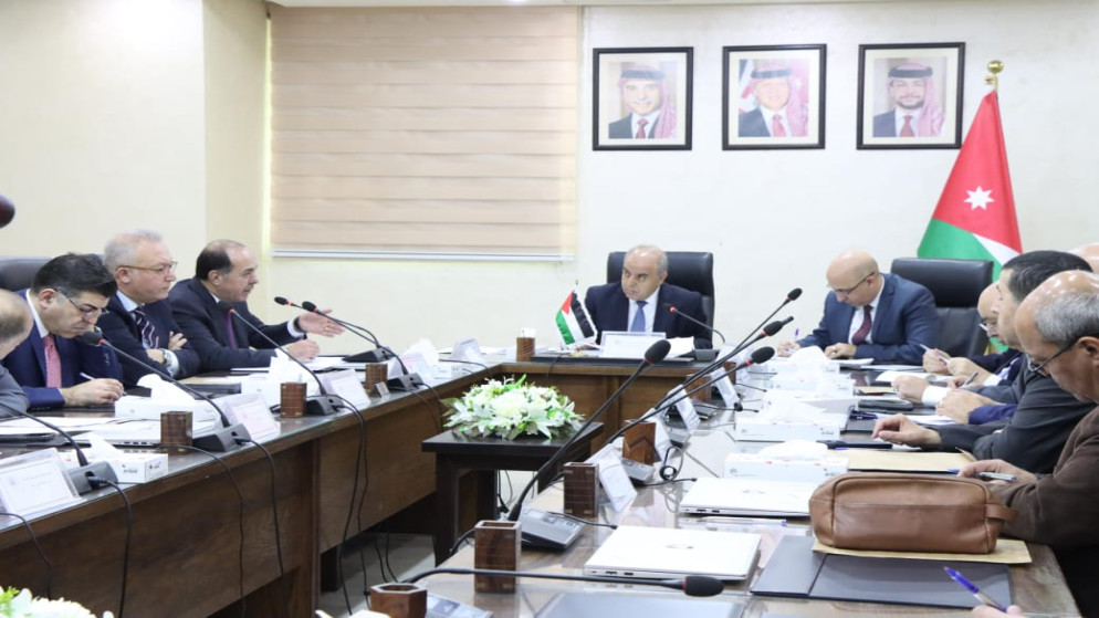 محافظة يناقش مع رؤساء الجامعات توصيات مكافحة التبغ والتدخين