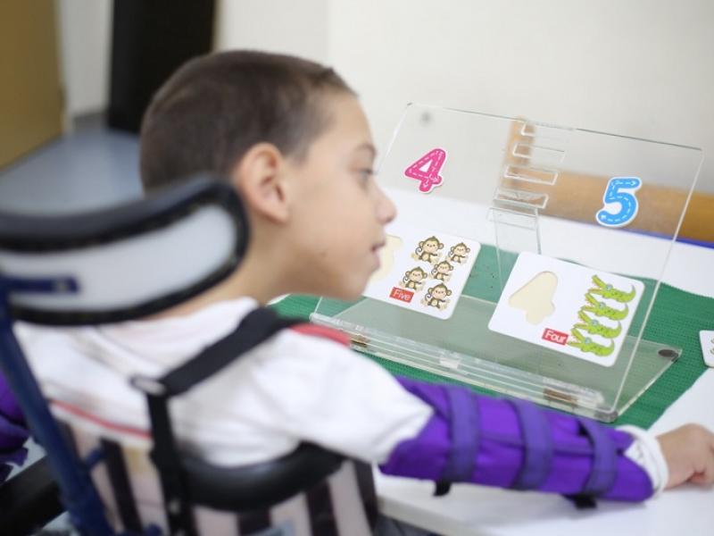 أهالي ذوي الاحتياجات الخاصة: إلى متى تستمر معاناة الحصول على التأمين الصحي؟