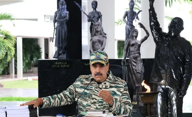 فنزويلا تعبئ 25 ألف جندي وواشنطن تحذر من الاستفزازات