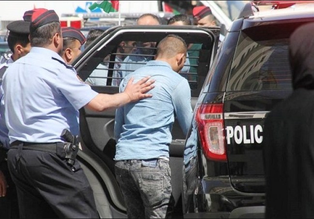 اربد : التنفيذ القضائي يلقي القبض على مطلوب بقضايا مالية بقيمة (110) ألاف دينار 