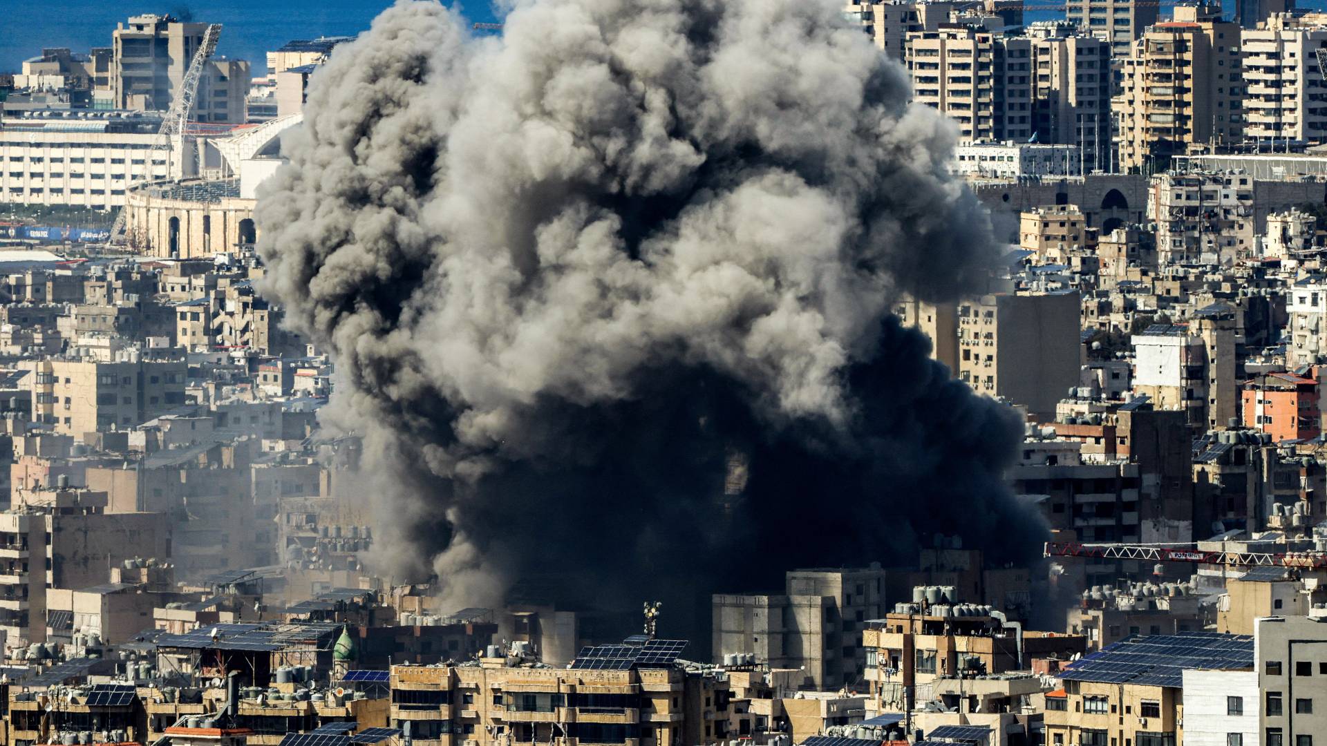 انفجارات تهز بغداد: سقوط مسيرة على منزل واستهداف مقر للحشد الشعبي