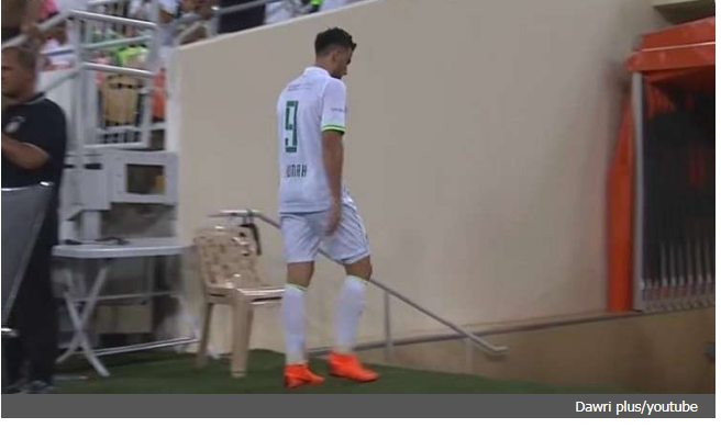 شاهد ..  السوري عمر السومة يخرج عن "طوره" ومن الملعب أيضا