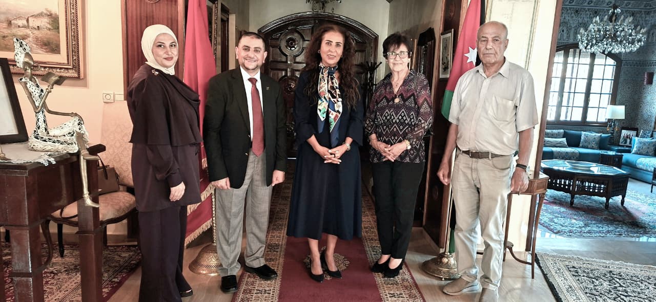 غنيمات تستقبل الفنان العوامله وتؤكد اعتزازها بالمشاركة الأردنية في "ملتقى الفسيفساء الدولي" بالدار البيضاء