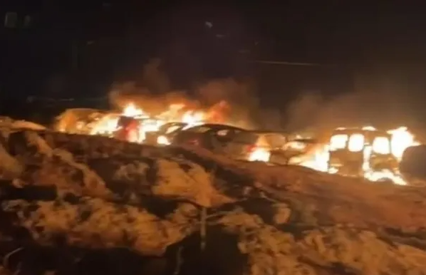 مستوطنون يحرقون مركبات شمال رام الله