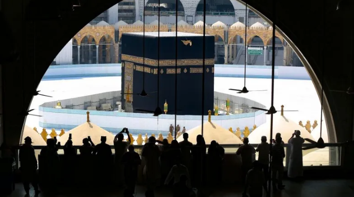 ظاهرة فلكية نادرة فوق الكعبة 