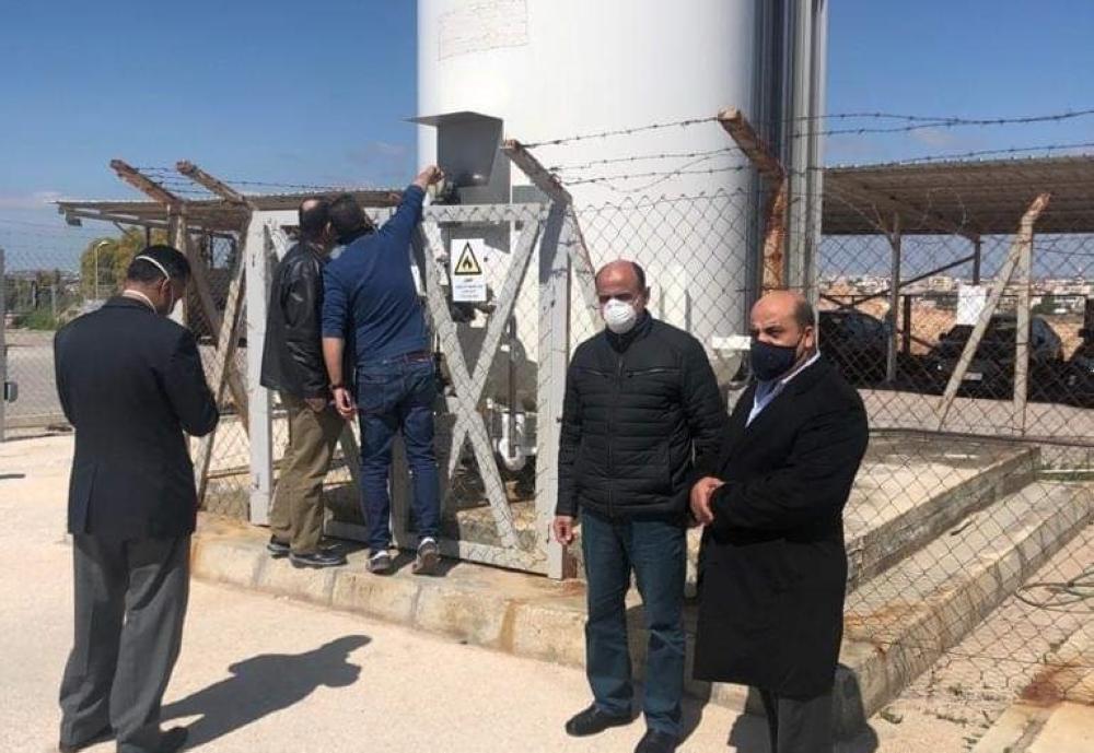 مدير صحة اربد يتفقد خزانات الاوكسجين المزودة للمستشفيات 