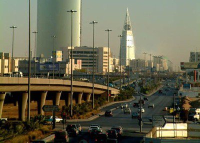 السعودية : هروب 70 موقوفاً من الوافدين وضبط 25 منهم بالرياض