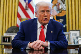 ترامب يهدد بفرض رسوم جمركية على "كل دولة" لا تؤيد خطته في غرينلاند