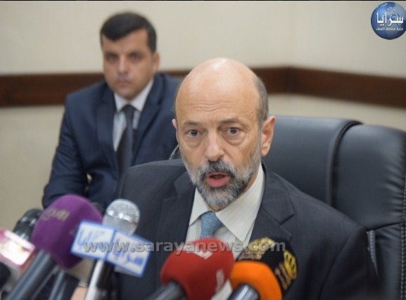 موظفون في "الصناعة و التجارة" يناشدون رئيس الوزراء "الرزاز" لإنصافهم 