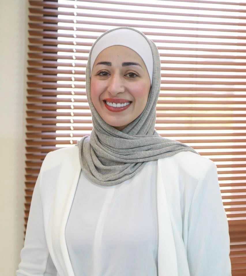 شروق هلال ألف مبروك جائزة الموظف المتميز