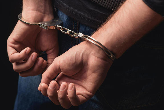 القبض على ثلاثة أشخاص ارتكبوا السرقة في عدة مناطق من المملكة