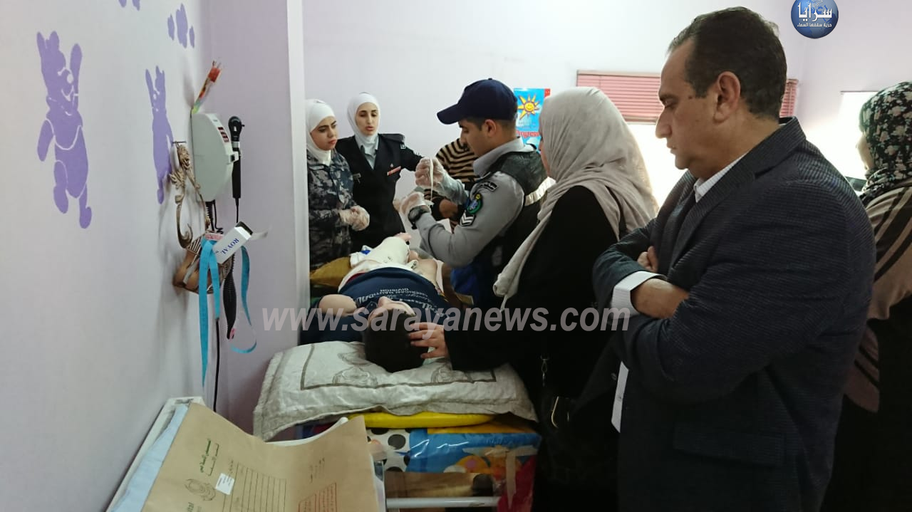 بالفيديو ..  سرايا ترصد مواقف إنسانية لأفراد من الدفاع المدني ينقلون طفل مصاب بالتوحد للطبيب في العقبة