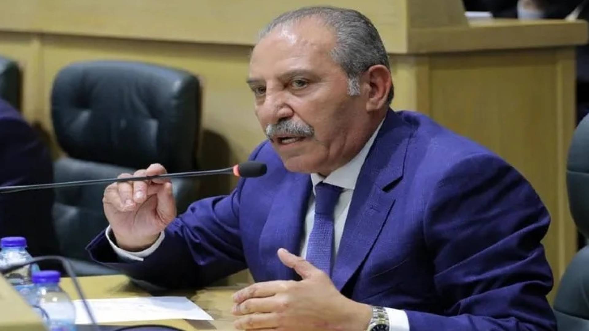 "الصقور" يفتح النار على وزراء سابقين: يهاجمون الوطن ويدعون أن "متر الناقل الوطني" بـ 3 دنانير