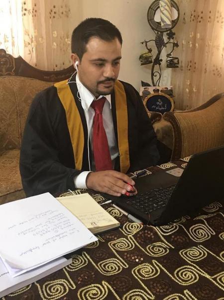 الدكتور العجارمة يهنئ السواعير بالماجستر