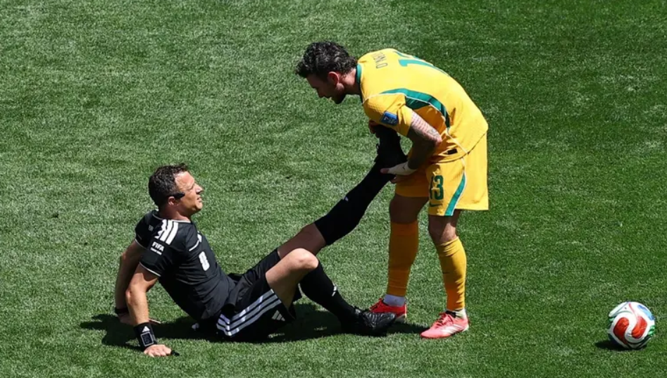 حكام كأس العالم ..  يقطعون 13 كيلومتراً في المباراة الواحدة