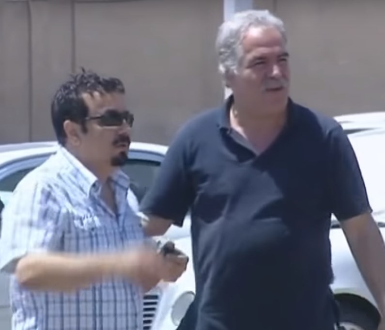 الفنان نزار ابو حجر مهرب اثار محترف !!!
