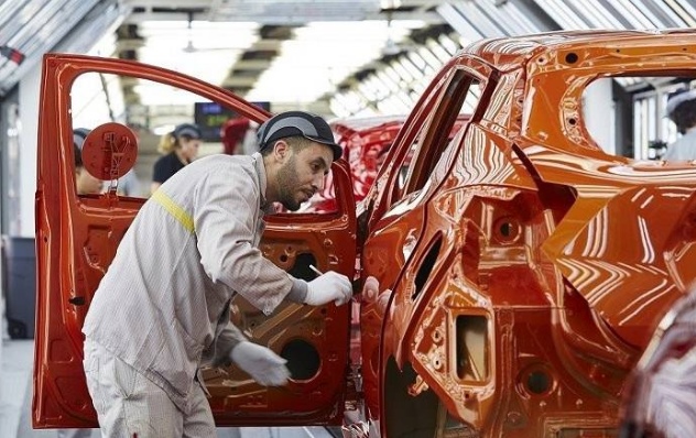 بالصور  ..  ميكرا 2017 أول سيارة نيسان يتم إنتاجها في مصنع رينو