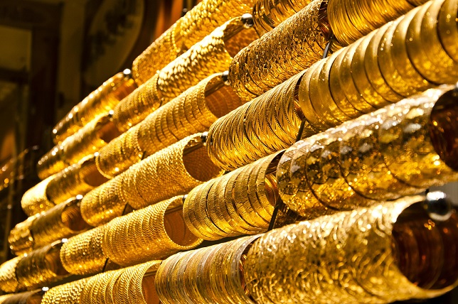 الذهب عالميا يقترب من أسوأ هبوط منذ 18 شهرا