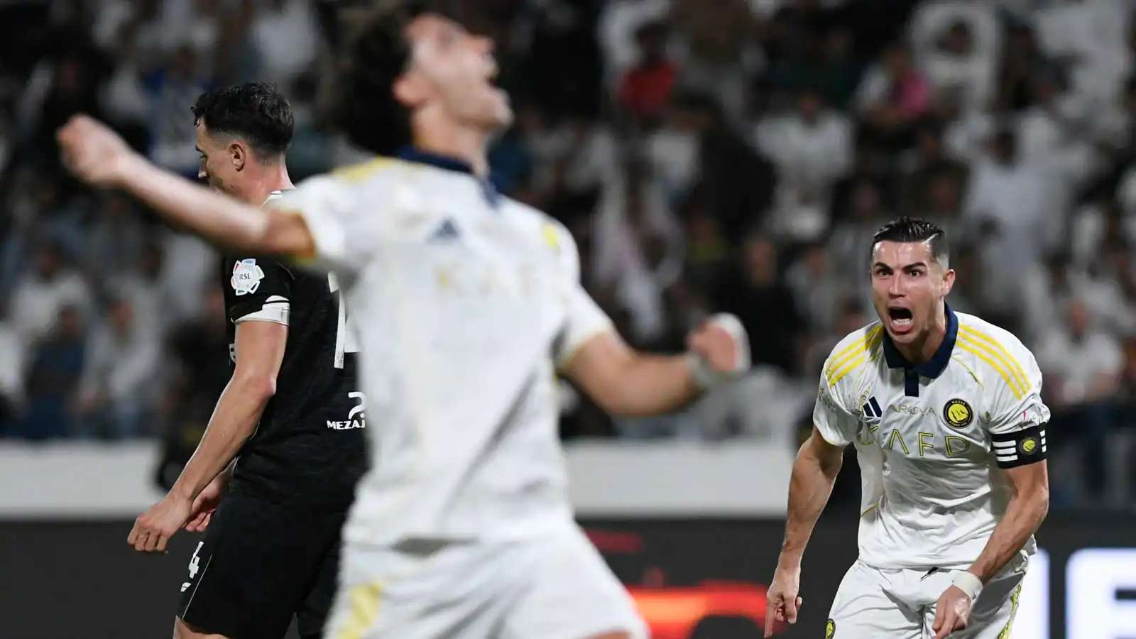 الجميع شرب من كأسه ..  كريستيانو رونالدو يصل إلى الهدف 100 في الدوري السعودي 