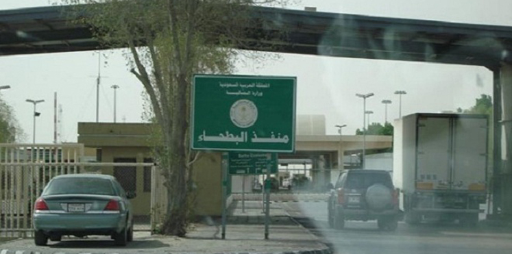 الجمارك السعودية تحبط تهريب 17 ألف زجاجة خمر إلى الإمارات