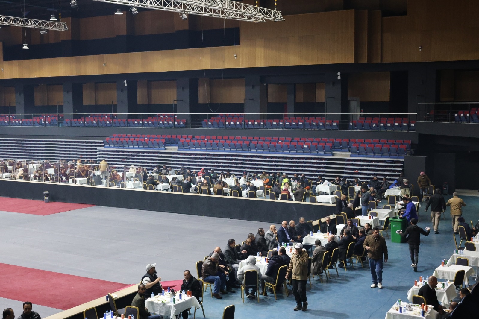 عمّان الأهلية تُكرّم " في شهر رمضان " عمّال الوطن في بلدية السلط الكبرى  ..  صور