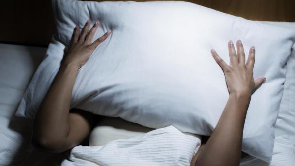 دراسة تحذر: نوم هذا العدد من الساعات يزيد احتمال الإصابة بكورونا