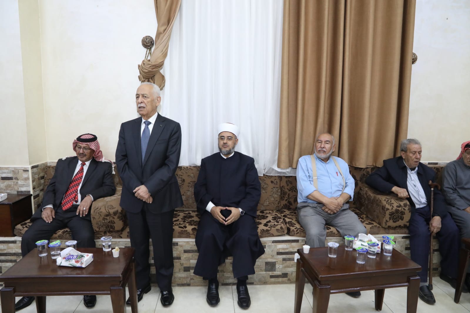 مندوبا عن الملك وولي العهد ..  العيسوي يعزي المعايطة والهبارنة والدوايمة