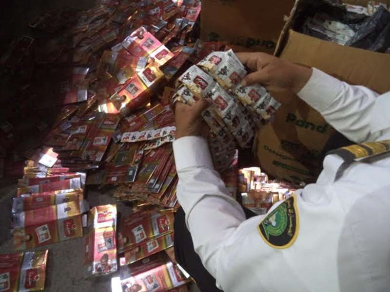الجمارك تحبط محاولة تهريب ١٠ ملايين سيجارة في "منفذ البطحاء"
