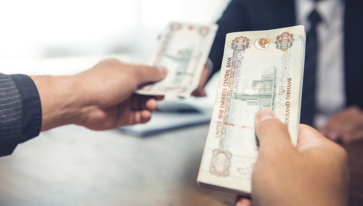 موظف يستولي على 40 مليوناً بتزوير أوراق البعثات