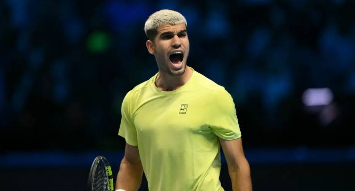 نجم التنس ألكاراز يستهل مشواره في تورينو بفوز على دي مينور