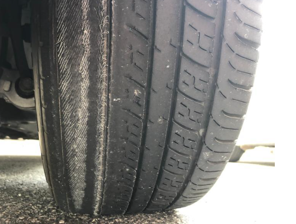 تعرف على أهم الأسباب التي تؤدي لتآكل الإطارات وخطورته على السيارة