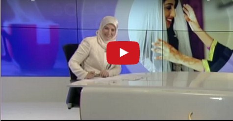 بالفيديو ..  متصلة تحرج مذيعة قناة الجزيرة على الهواء مباشرة