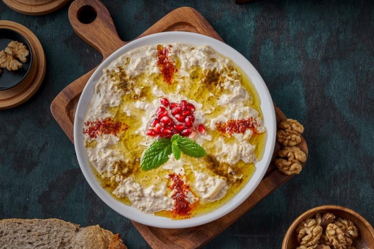 تغميسة اللبنة بالجوز الشهية