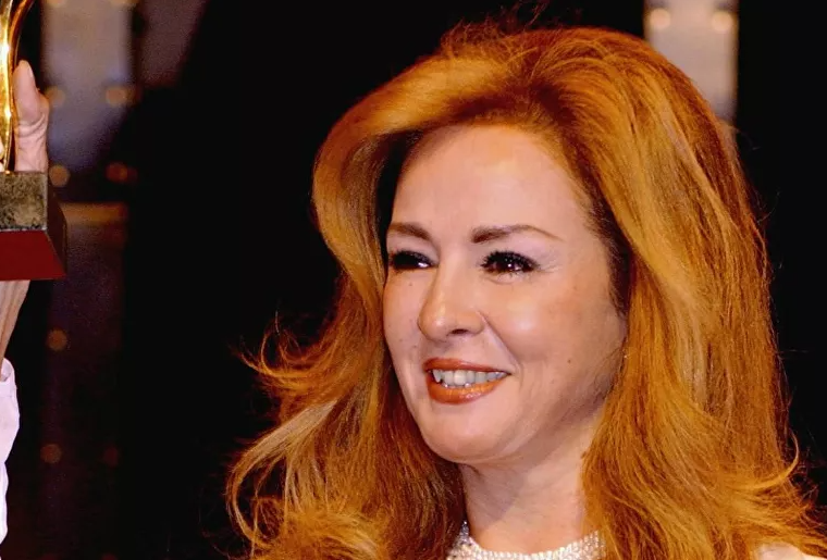 شهيرة منعت نجلاء فتحي من حضور عزاء محمود ياسين