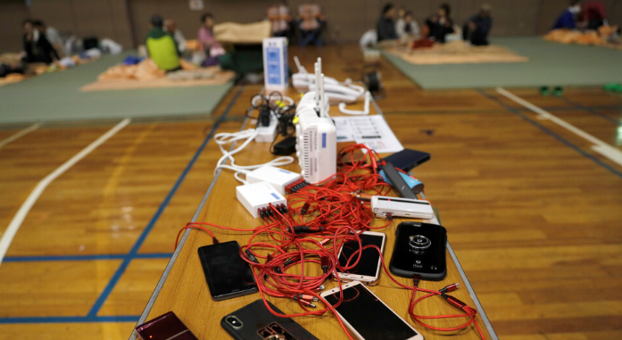 الاتحاد الأوروبي يطلب اعتماد شاحن واحد لكل أنواع الهواتف الذكية